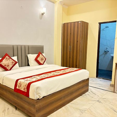 Hotel Vegas Corporate Suites Noida Exterior foto