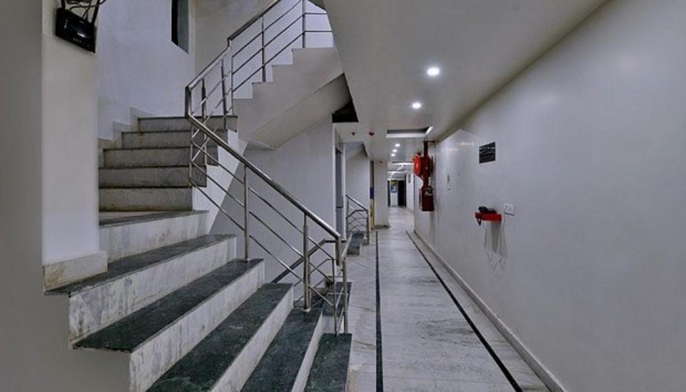 Hotel Vegas Corporate Suites Noida Exterior foto