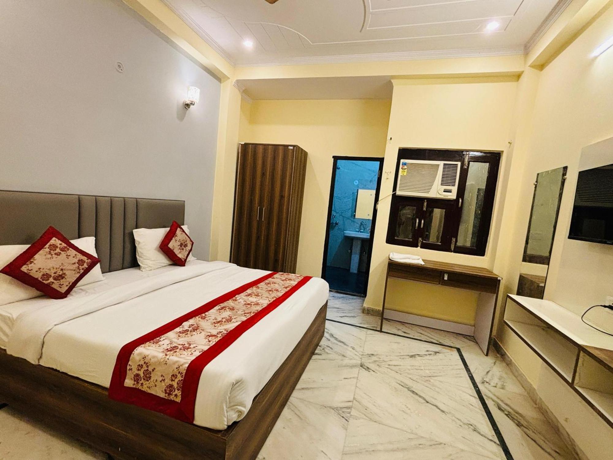 Hotel Vegas Corporate Suites Noida Exterior foto